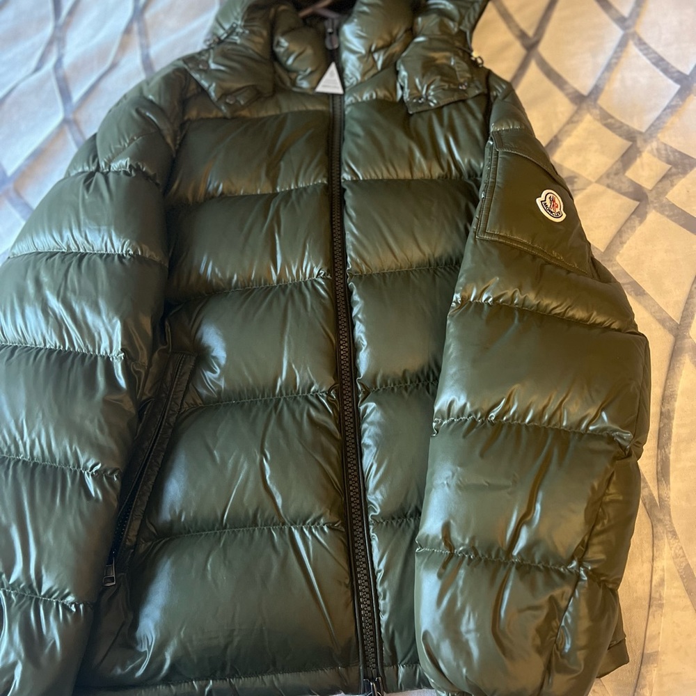 Moncler Maya Guibotto Mens Puffer Green Olive sz 6